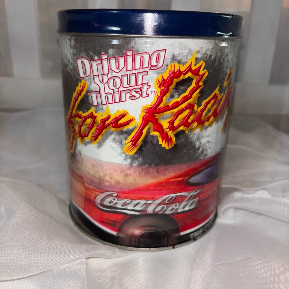Coca-Cola 700-Piece Puzzle Tin in Red and White